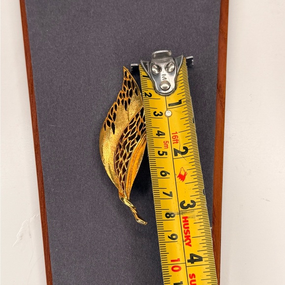 Liz Claiborne Vintage Butterfly Brooch Gold Tone Jeweled - Picture 7 of 8